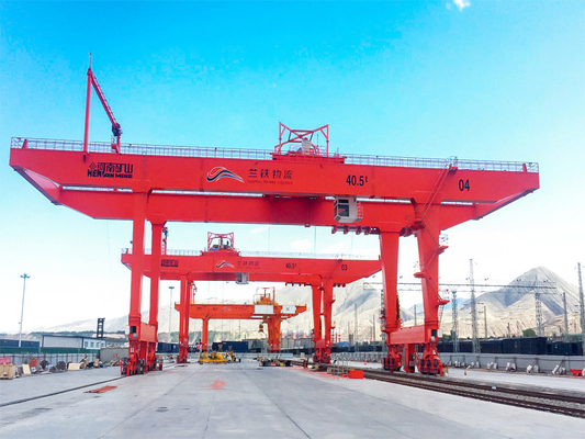 Containerentlade-Portalkran mit Haupt- und Hilfshaken 45,5 Tonnen 32 m für Hafennutzung